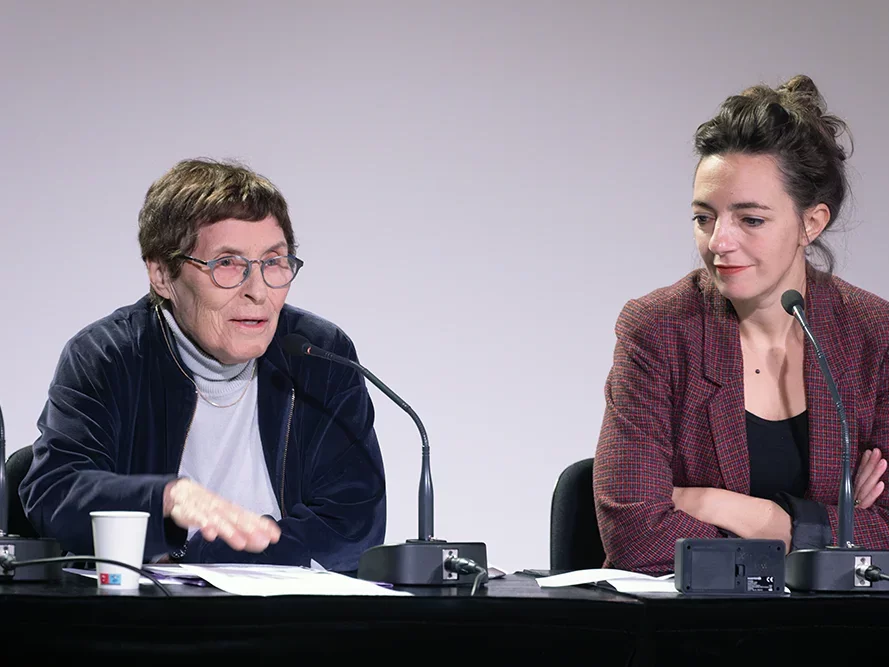 <strong>Témoignages : M<sup class="typo_exposants">me</sup> Hélène Mouchard-Zay aux côtés de M<sup class="typo_exposants">me</sup> Sophie Andrieu</strong> &bull; photo : Rémy SALAÜN <small>© IPMF</small>