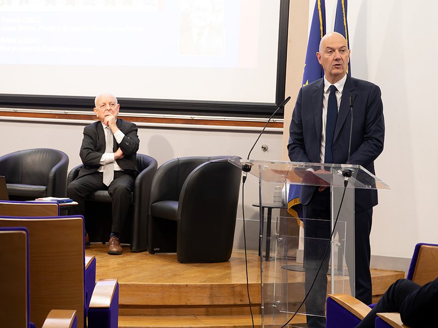 <strong>Discours d'ouverture par M. Roland LESCURE</strong> • photo : Rémy SALAÜN <small>© IPMF</small>